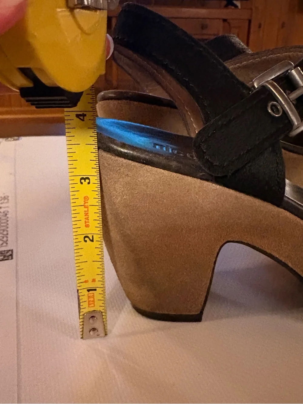 Black leather sz 7 Platform Sandals with Buckle Accent
